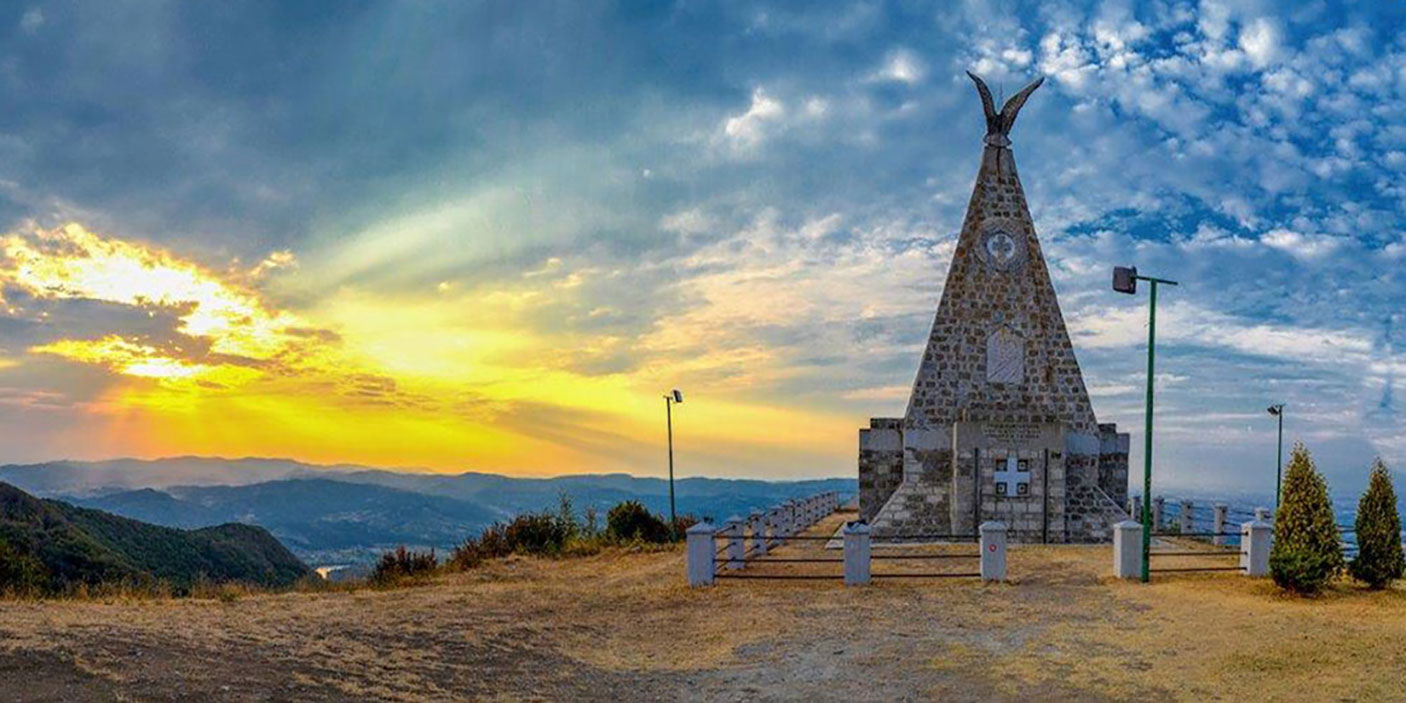 Het monument uit de 1ste WO, op de berg Gučevo in West Servië. Picknicken, wandelen, fietsen mountainbike, mtb, mooi uitzicht, bossen. The monument from the 1st WW, on the Gučevo mountain in West Serbia.